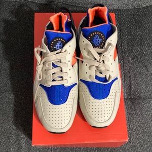 Mens Nike BNWT huarache Mowab colour way sz 11 - asking $140 obo